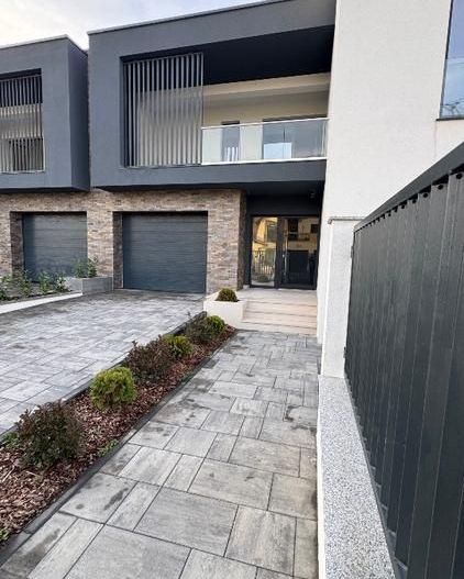 Duplex despărțit prin perete dublu/ Garaj - Poză 31