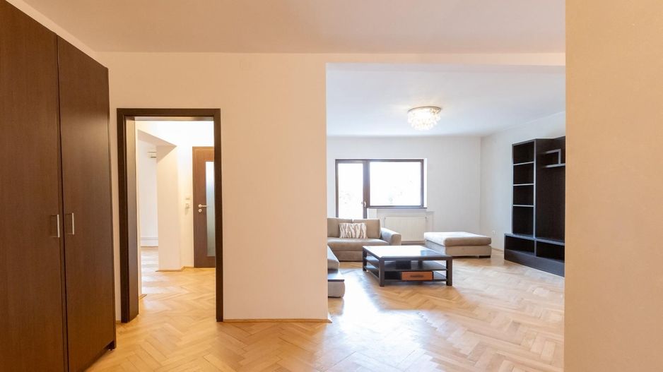 Apartament spatios cu garaj in zona Bogdanesti - Poză 3