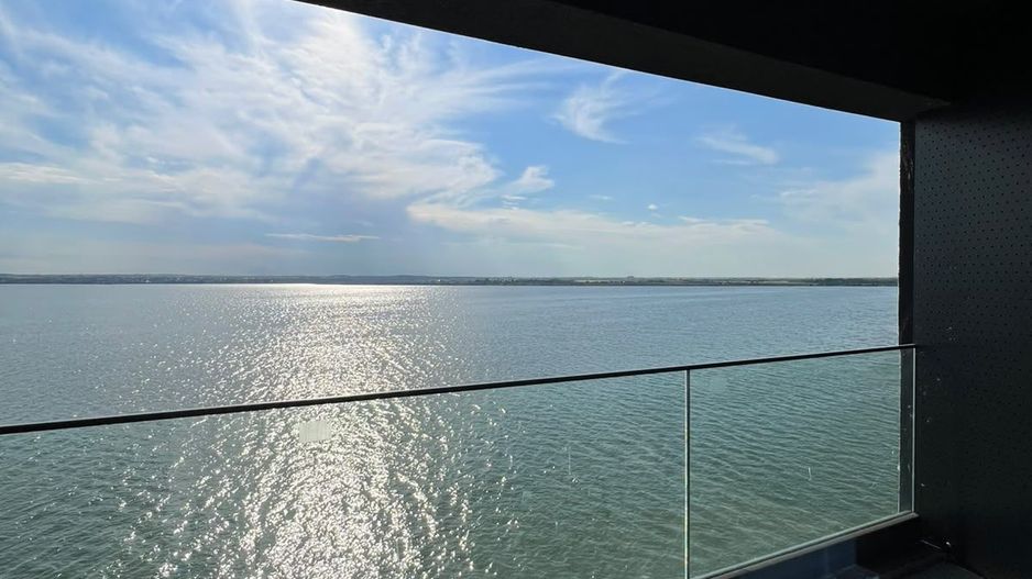 Apartament 2 camere Mamaia | Vedere frontală la lac | mobilat modern - Poză 3