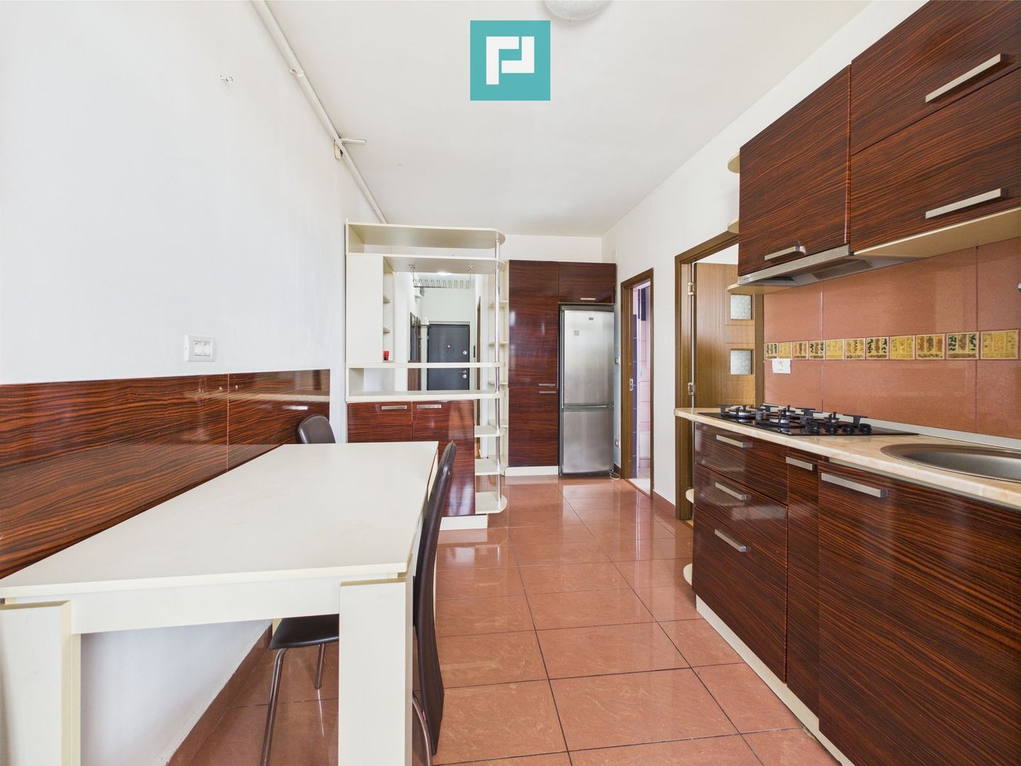 Apartament 2 camere, etaj 1, parcare privata. - Poză 5