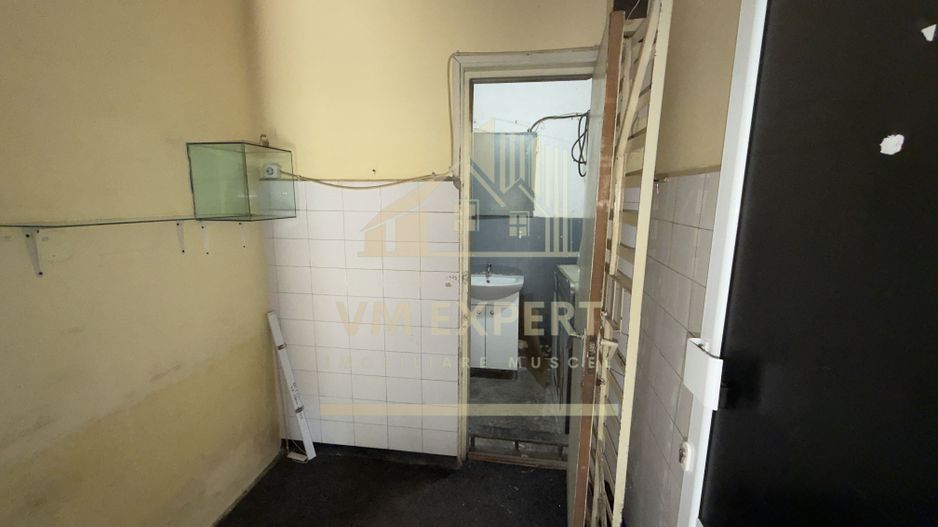 DE VÂNZARE – Două spații comerciale cu vitrină stradală, zona Turn – Câmpulung Muscel - Poză 6