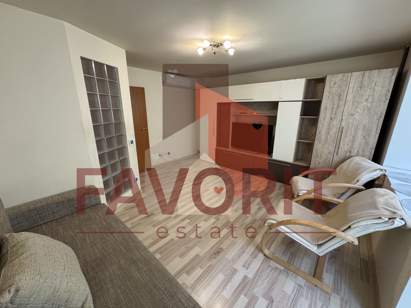 Disponibil imediat. Etaj 1. Centrala proprie. Vedere pe 2 parti. - Poză 4