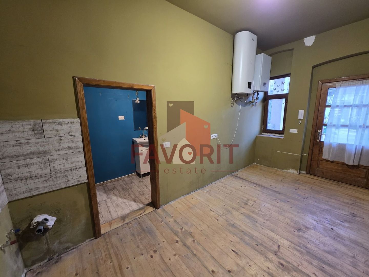 1 camera | centrala proprie | curte generoasa | zona excelenta | - Poză 4