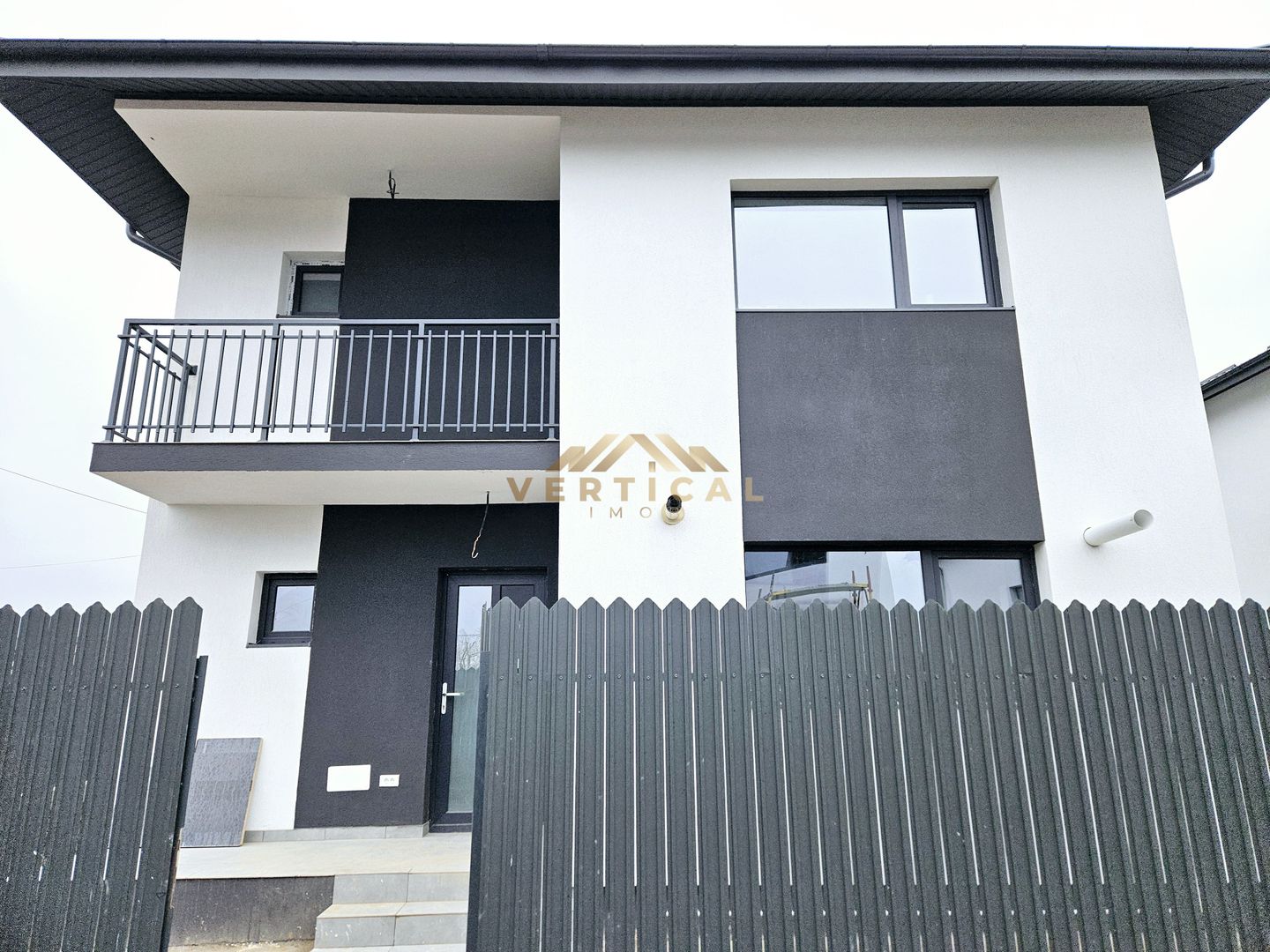 Casa 4 camere | 3 bai | centrul comunei Berceni - Poză 2