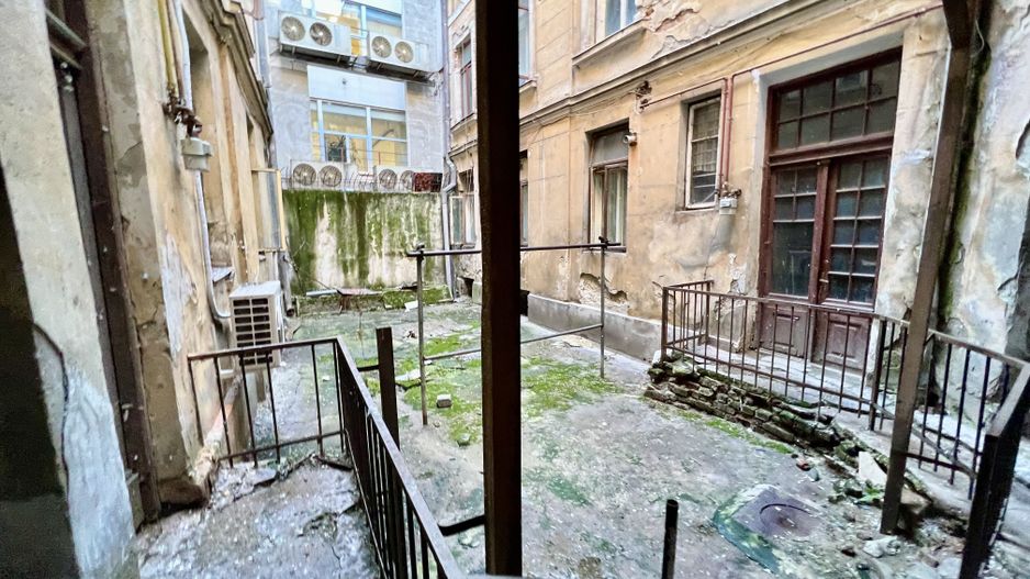 Imobil 2185 mp Centrul Istoric Piata Unirii 500 mp teren vitrina 19 m - Poză 3