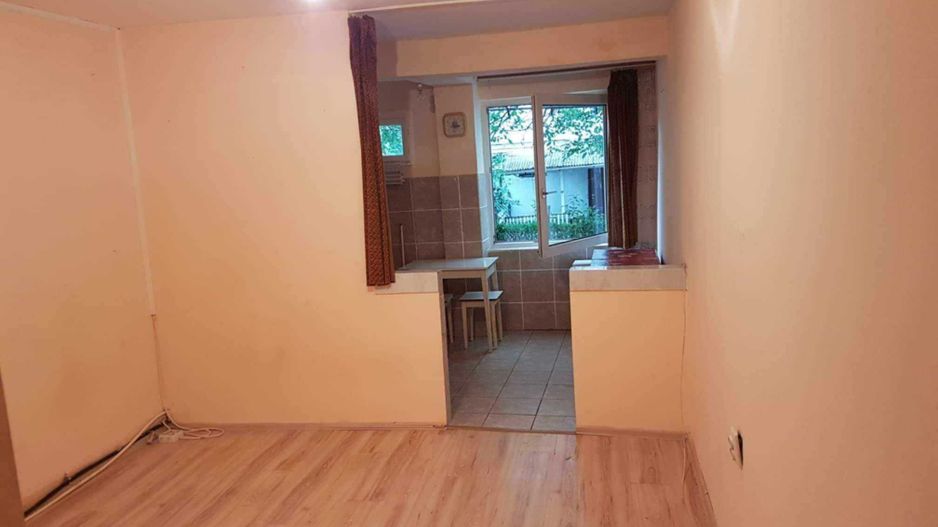 BRASADAS vinde Garsoniera pe Ostrovului la PARTER. - Poză 2