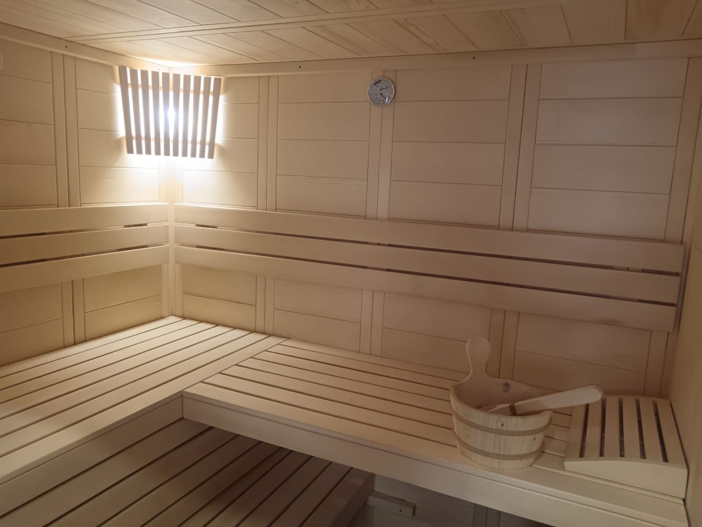 Casă nouă, intrare Stupini - Poză 42