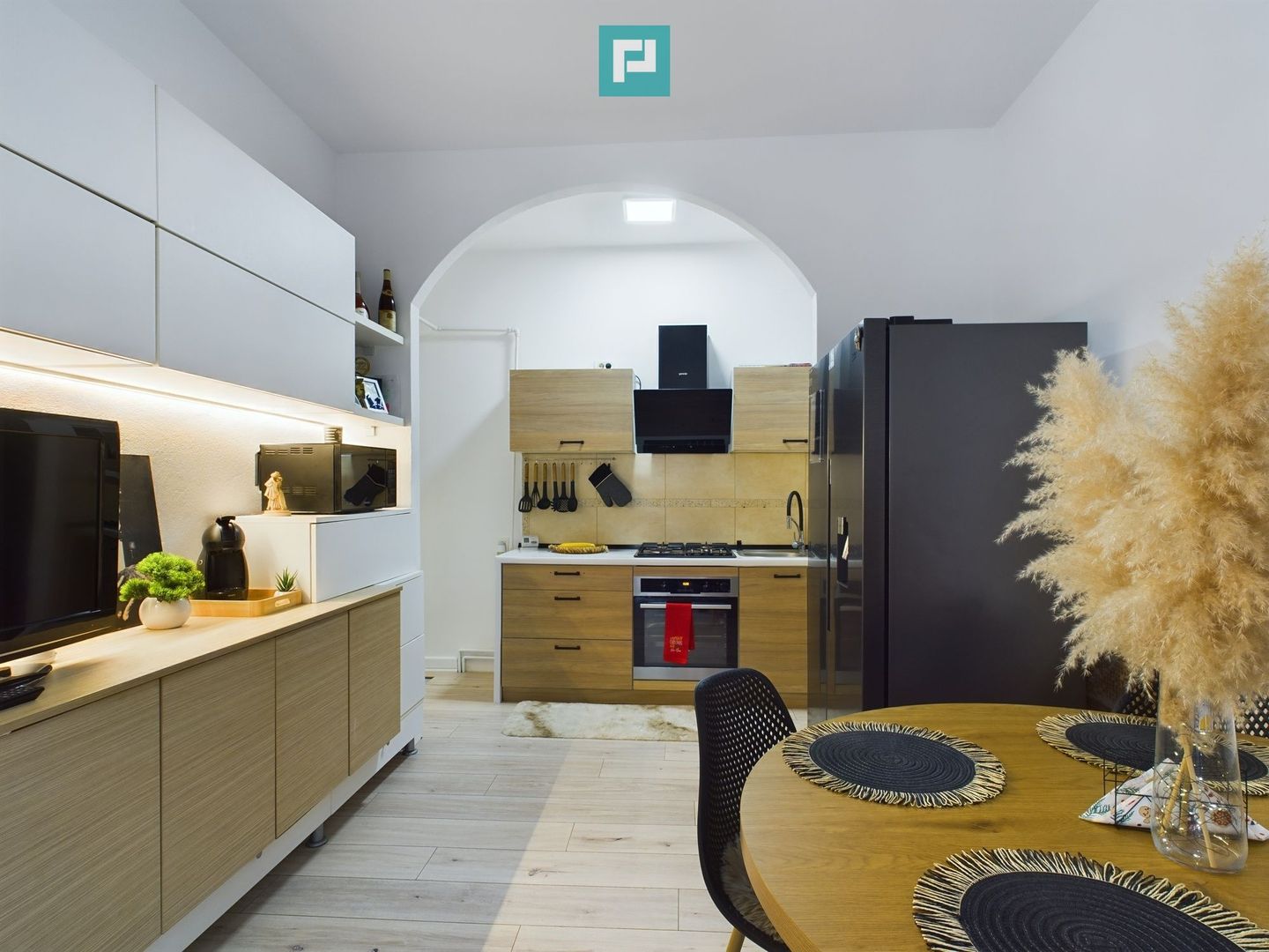 Apartament la curte comună - Central - Poză 1