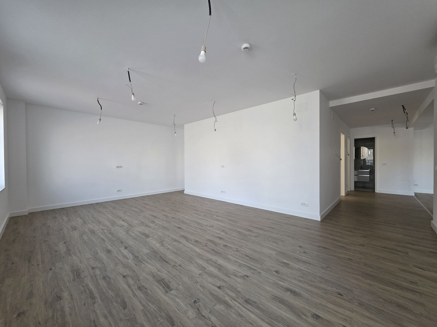 Apartament 4 camere de inchiriat nou în zona Armenească - Universitate - Poză 3