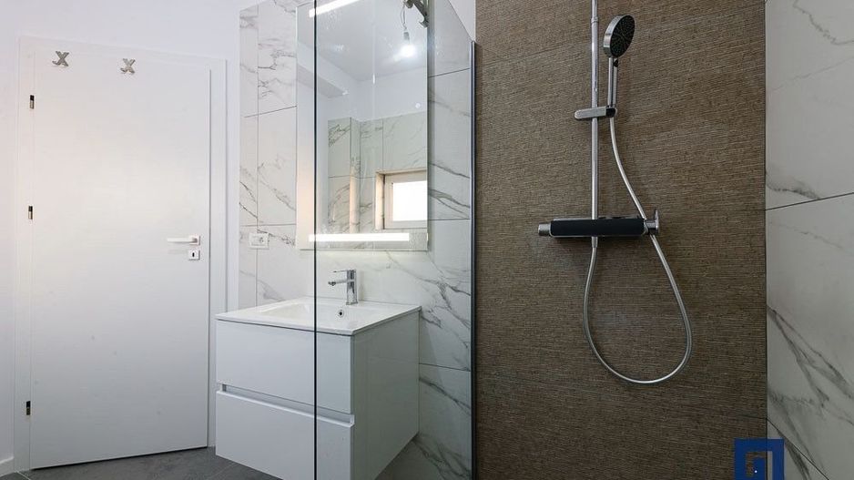 Duplex cu 4 camere si teren generos de 352 mp – Mosnita Noua - Poză 33