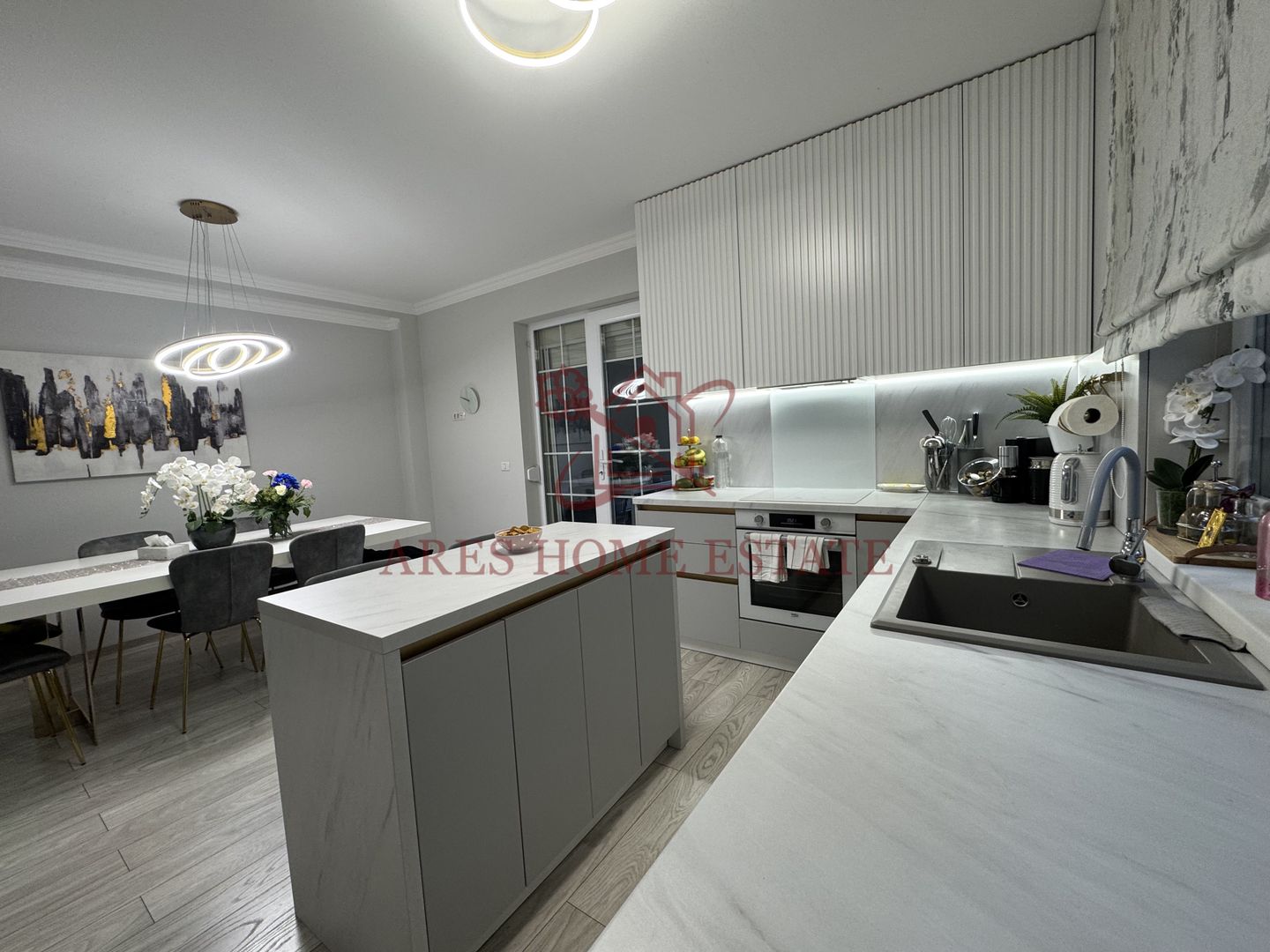 Casa in stil mediteranean, ultrafinisată 5 camere, 3 bai + curte. - Poză 5