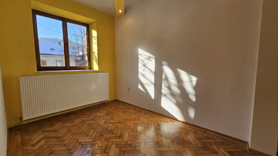 Str Lunga apartament pretabil birou/cabinet , parter stradal - Poză 3