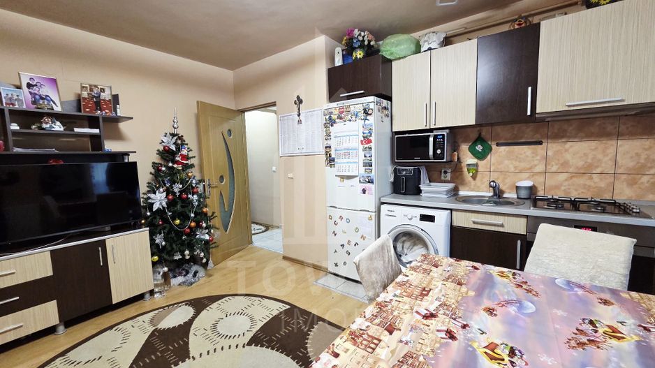 Apartament 3 camere la casă de vânzare in Zona Gusterita - Poză 2