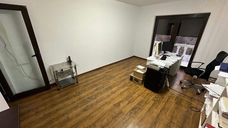 Cladire pretabila spațiu birouri/ clinica - Poză 11