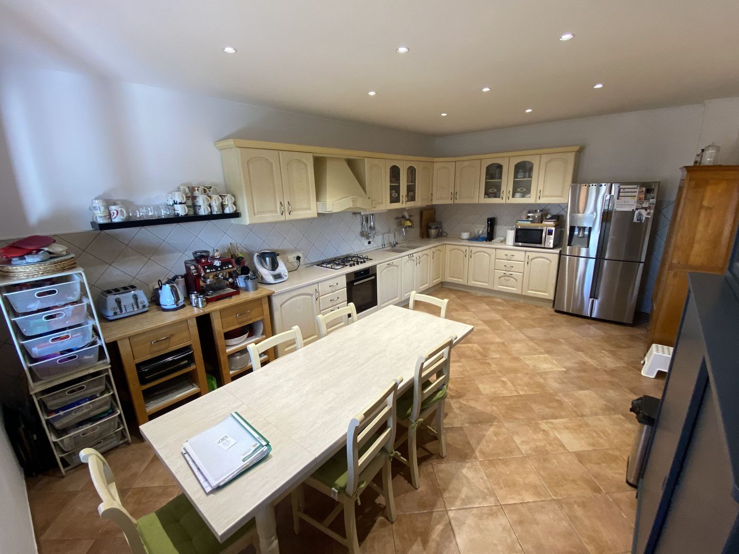 VILA  - ARADULUI. -British - Poză 2