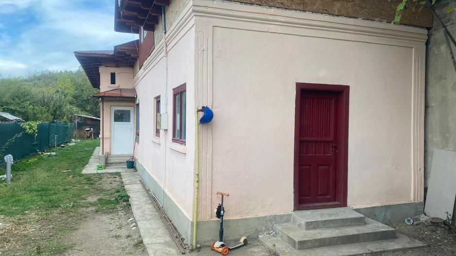 Casă de vânzare în Răzvad, la o distanta mica fata de oras! - Poză 9