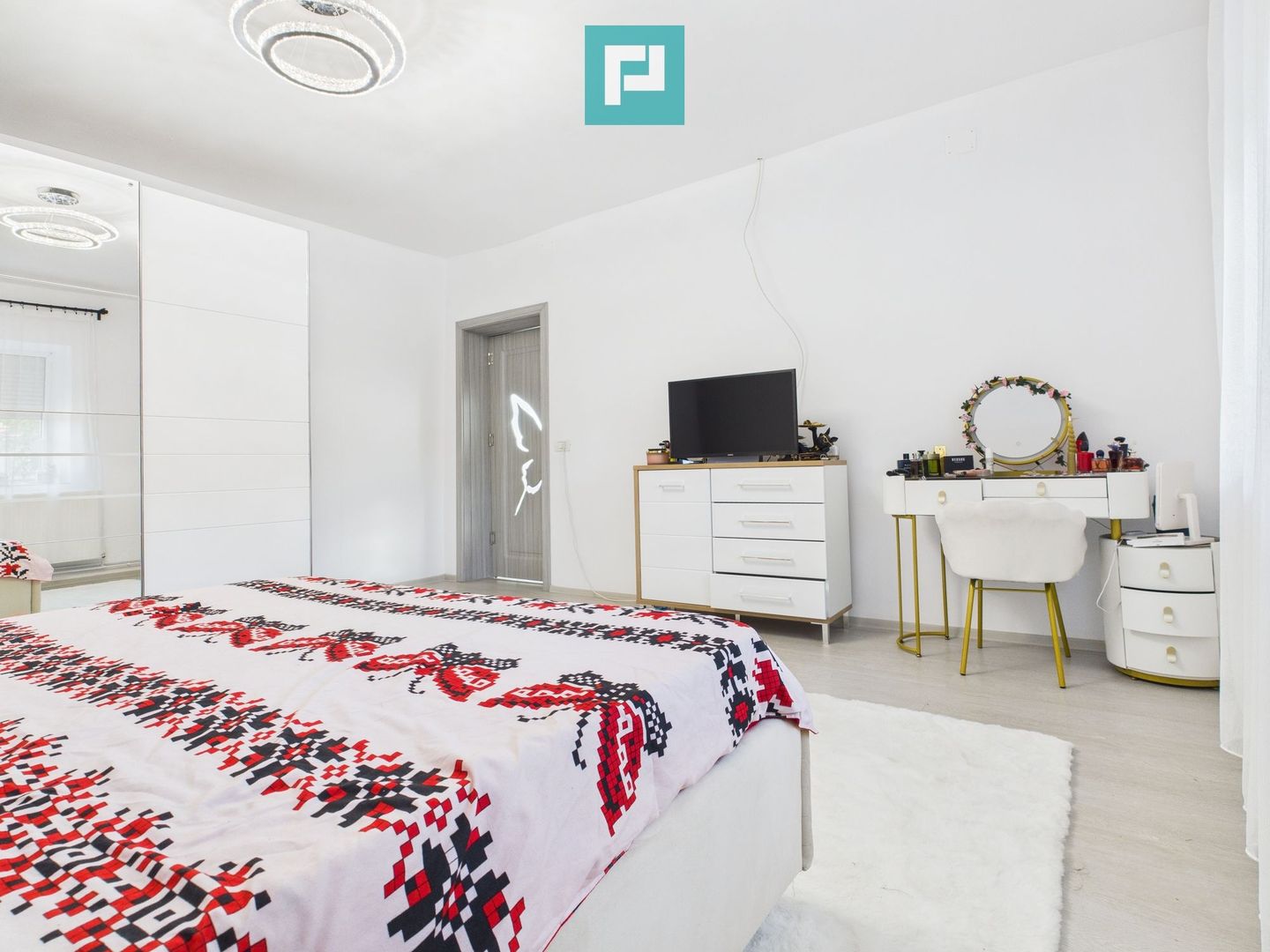 Casă  cu 6 camere in Urseni - Poză 3