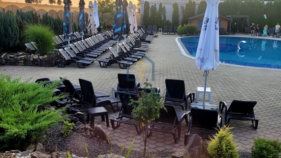 Proprietate unică de vânzare – piscină, restaurant, terasă - Poză 20