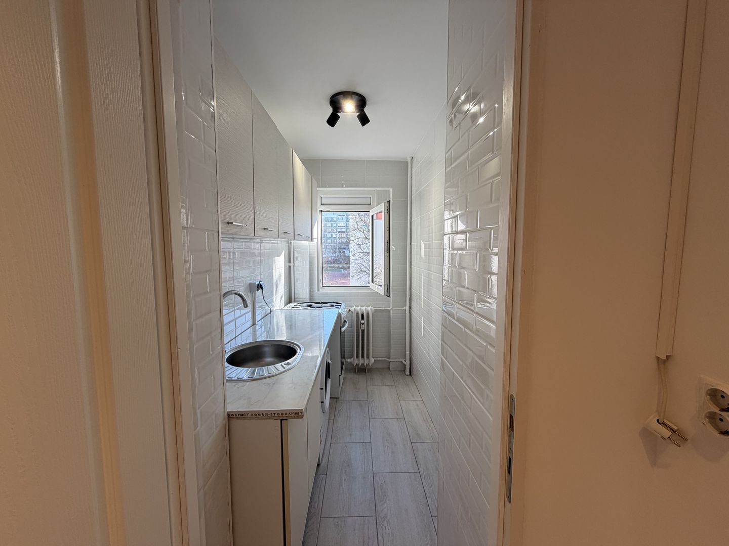 Apartament 2 camere renovat 2025, bloc 1976 – Sălăjan - Poză 7