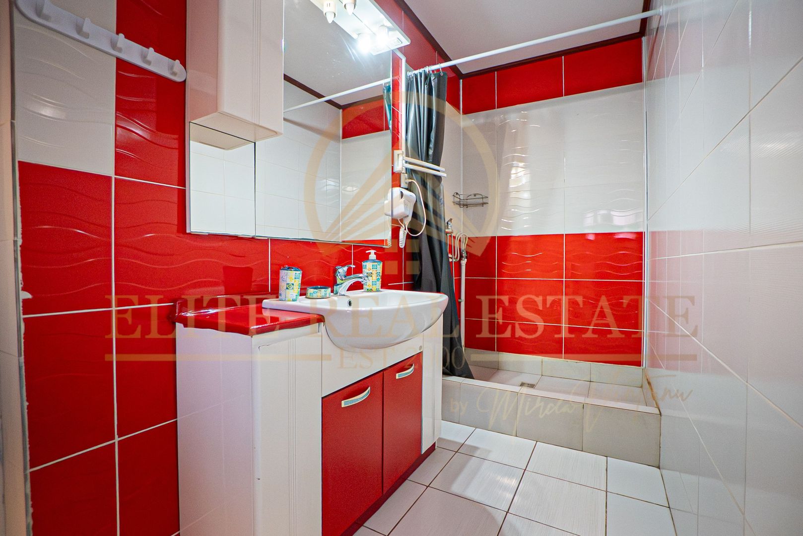 Casă spațioasă cu funcțiune de pensiune – Kamsas - Poză 13