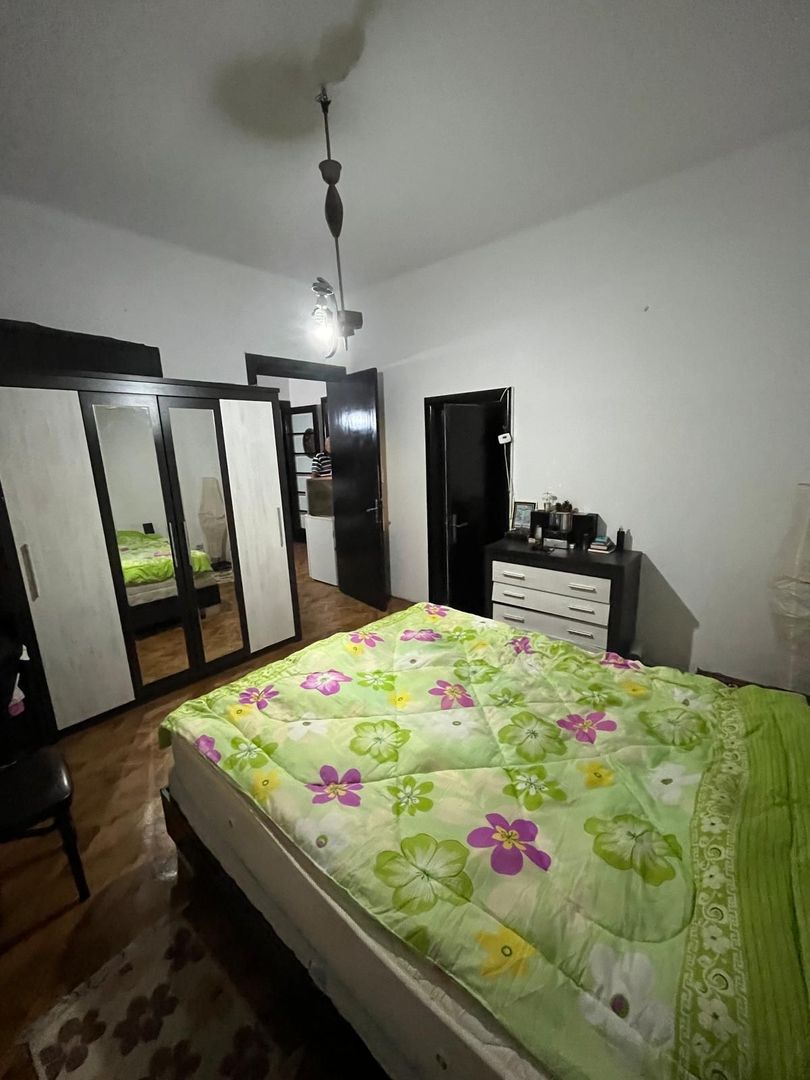 Apartament cu 4 camere | Semidecomandat | Piata Romana - Poză 3