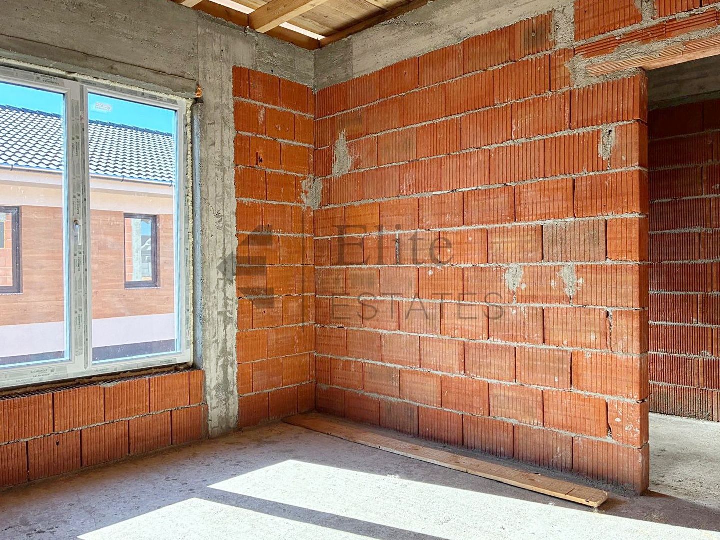 Casa la rosu  cu 4 camere de vanzare in Santandrei - Poză 13