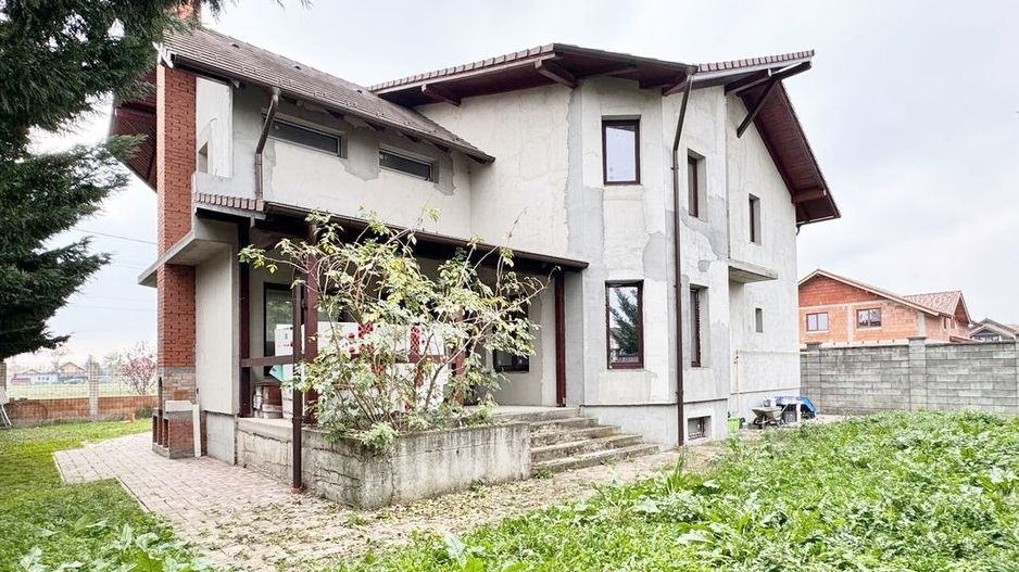 Vilă unică, gata să devină locuința ta de vis, în Livada. - Poză 10