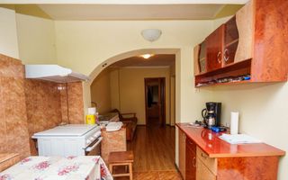 Str Victoriei - Apartament 2 cam decomandat Central - Poză 5