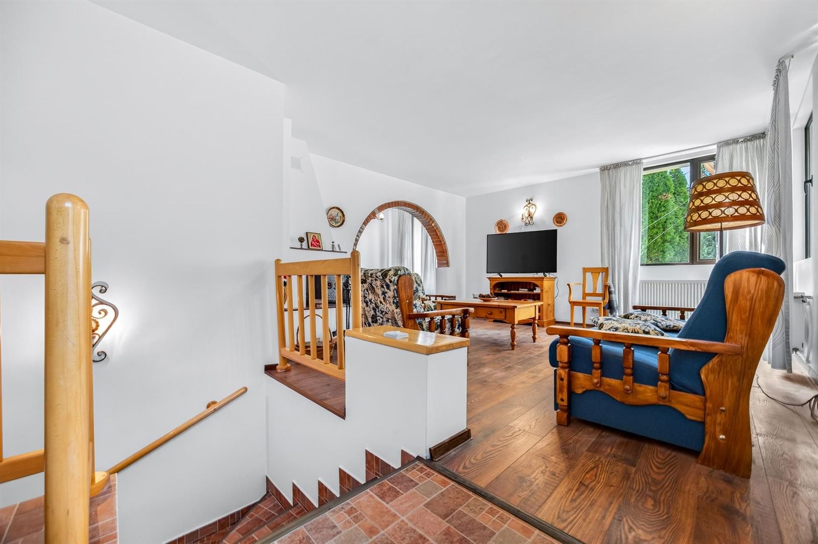 Casa pe 3 niveluri | Terasa cu priveliste | 3 parcari | Pozitie centrala - Poză 1