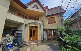 Vila cu 6 Camere,  Zona Centrala - Poză 1