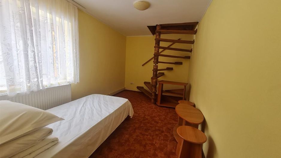 Cu 4.200mp teren, Vila cu potential turistic, in inima Predealului - Poză 14