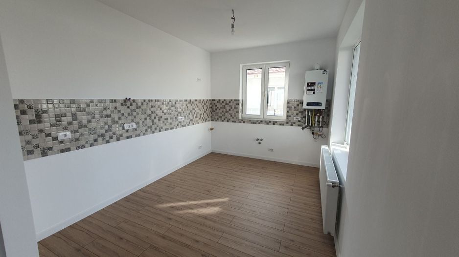 Casa dintre lacuri, Crevedia, cartier nou. - Poză 6