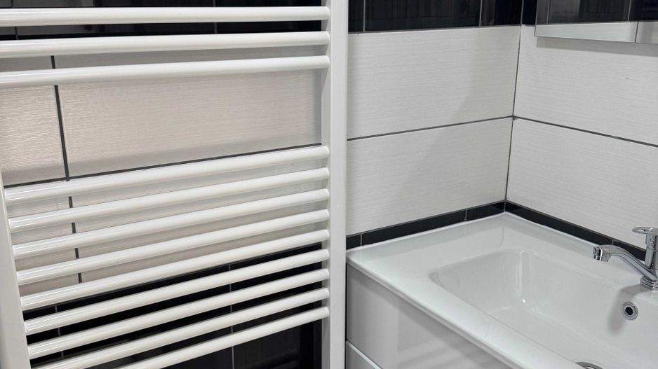 Casa complet renovata, 3 camere, 101 mp utili, pivnita, curte, Sebes - Poză 5