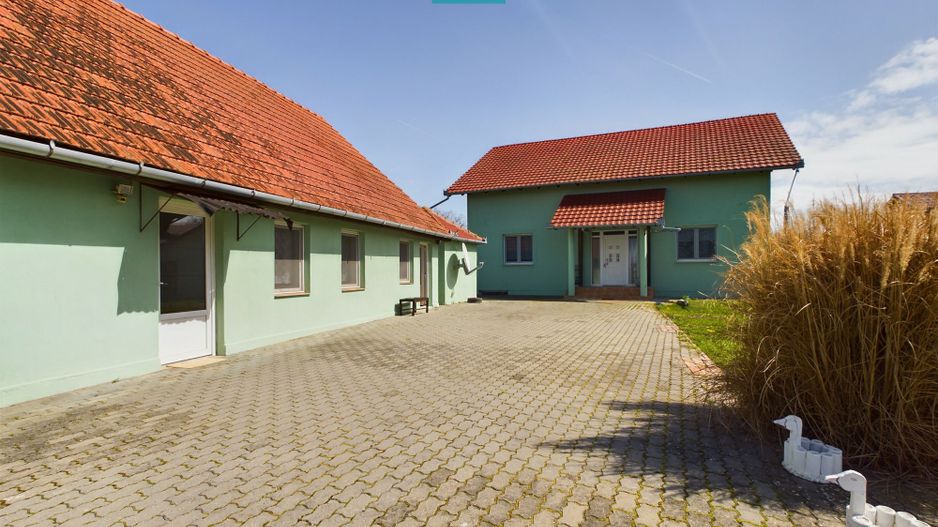 Casă cu etaj la cheie în Semlac - Poză 2