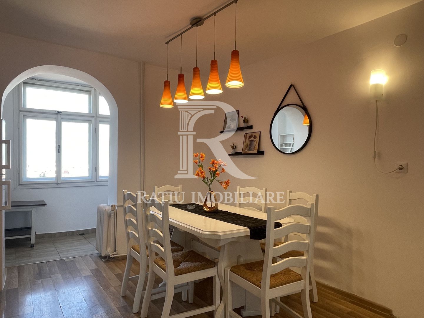 Apartament cu 3 camere | Central | Vedere panoramică | Oradea - Poză 1