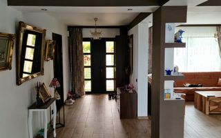 SE VINDE | Casa generoasă în Camirzani | Suceava - Poză 4