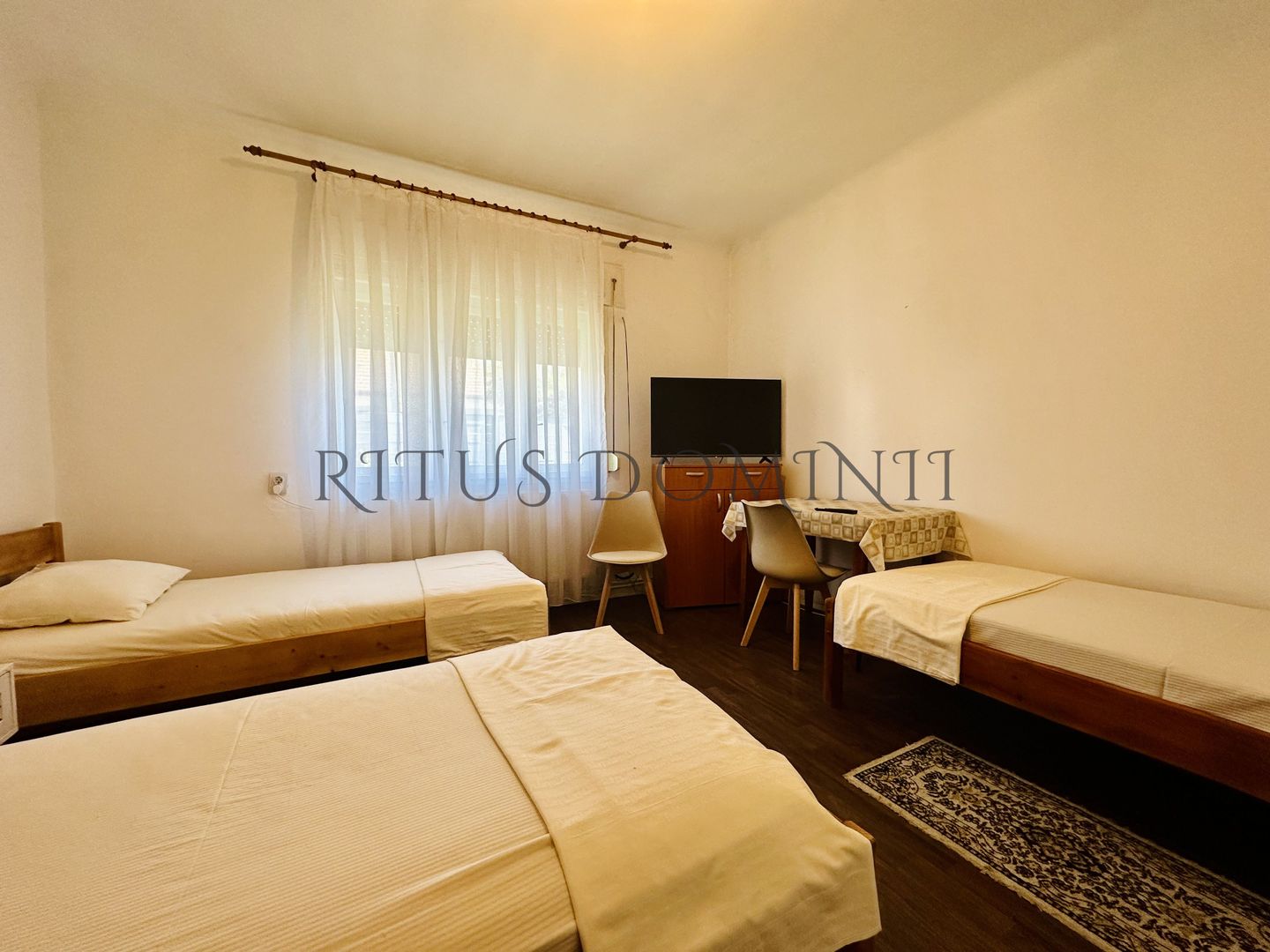 Apartament pentru 10 muncitori la Casa, Nufărul - Poză 2