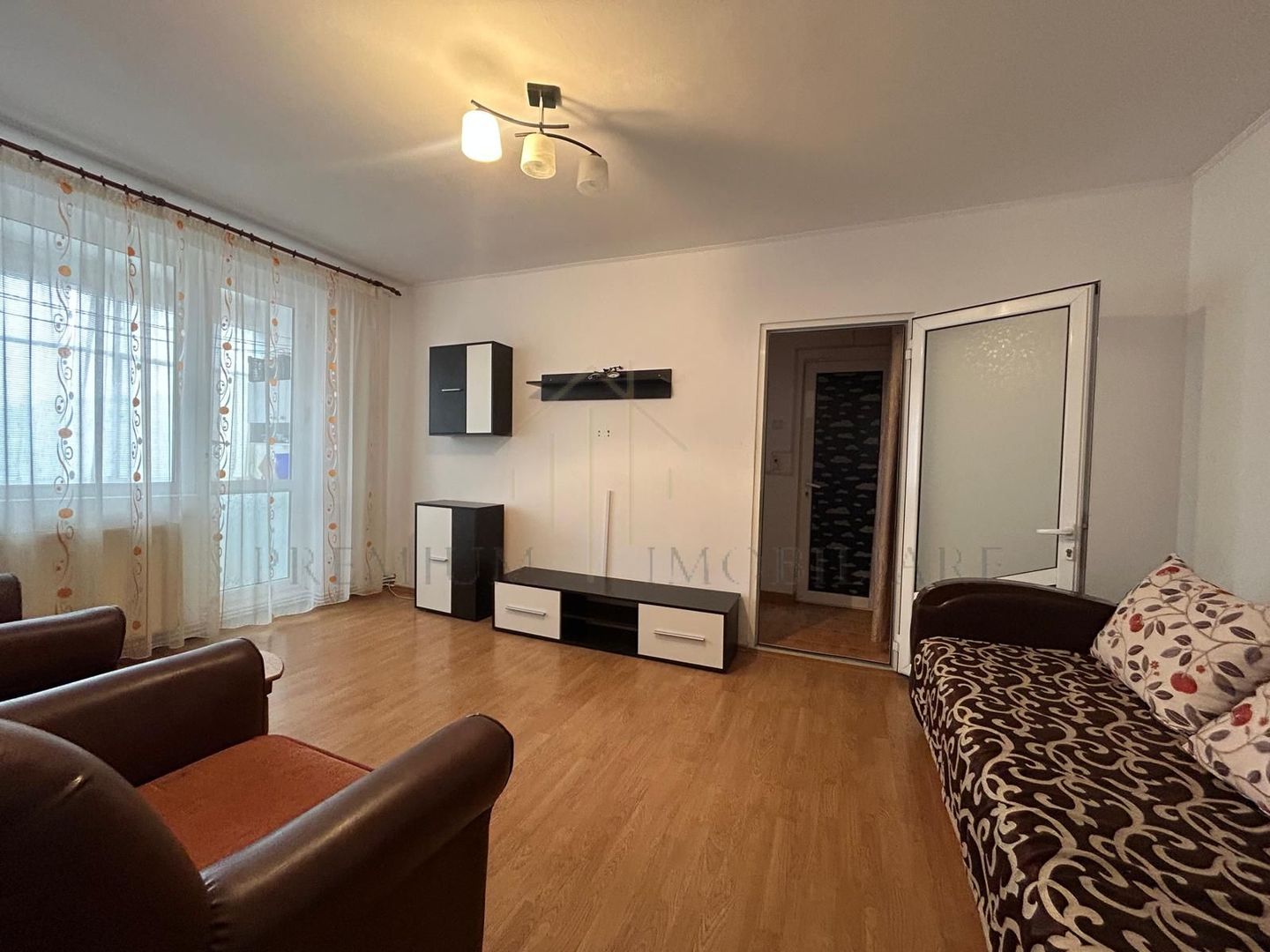 Apartament 2 camere semidecomandat – Etaj 3 – Balcon 7 mp - Poză 2