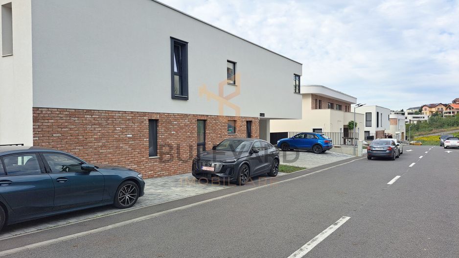 Apartament exclusivist, curte individuala, parcare acoperita, zona Europa - Poză 1