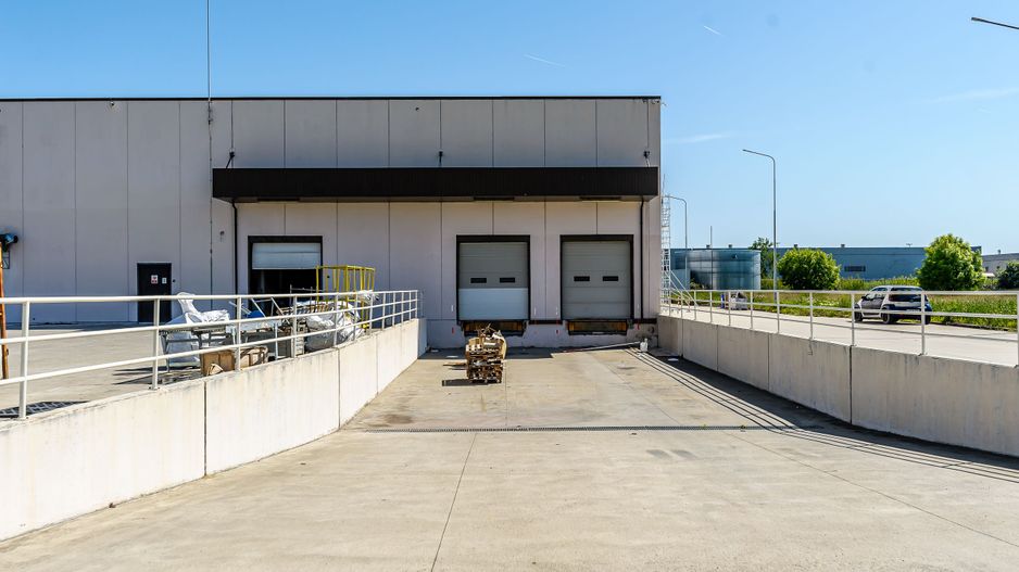 Hala in Arad 1000 mp cu Platformă Auto - Poză 5