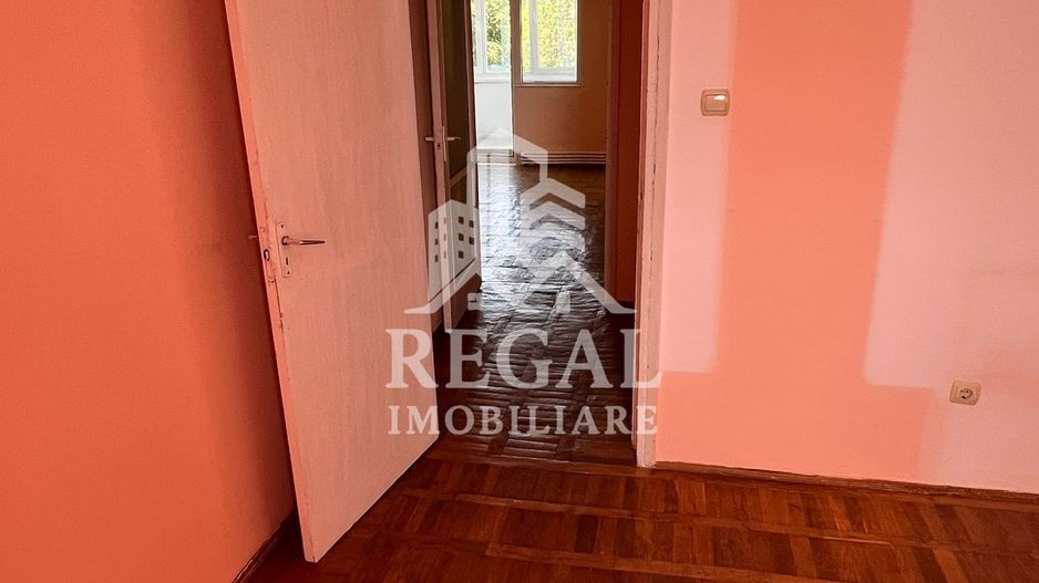 Apartament 3 camere – Ultracentral, vedere spre pietonală și Parc - Poză 3