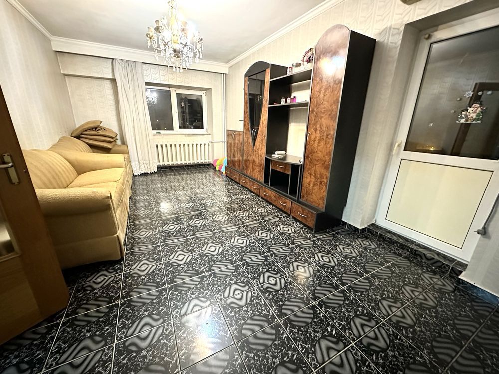 Inchiriez apartament 3 camere zona stadion - Poză 1