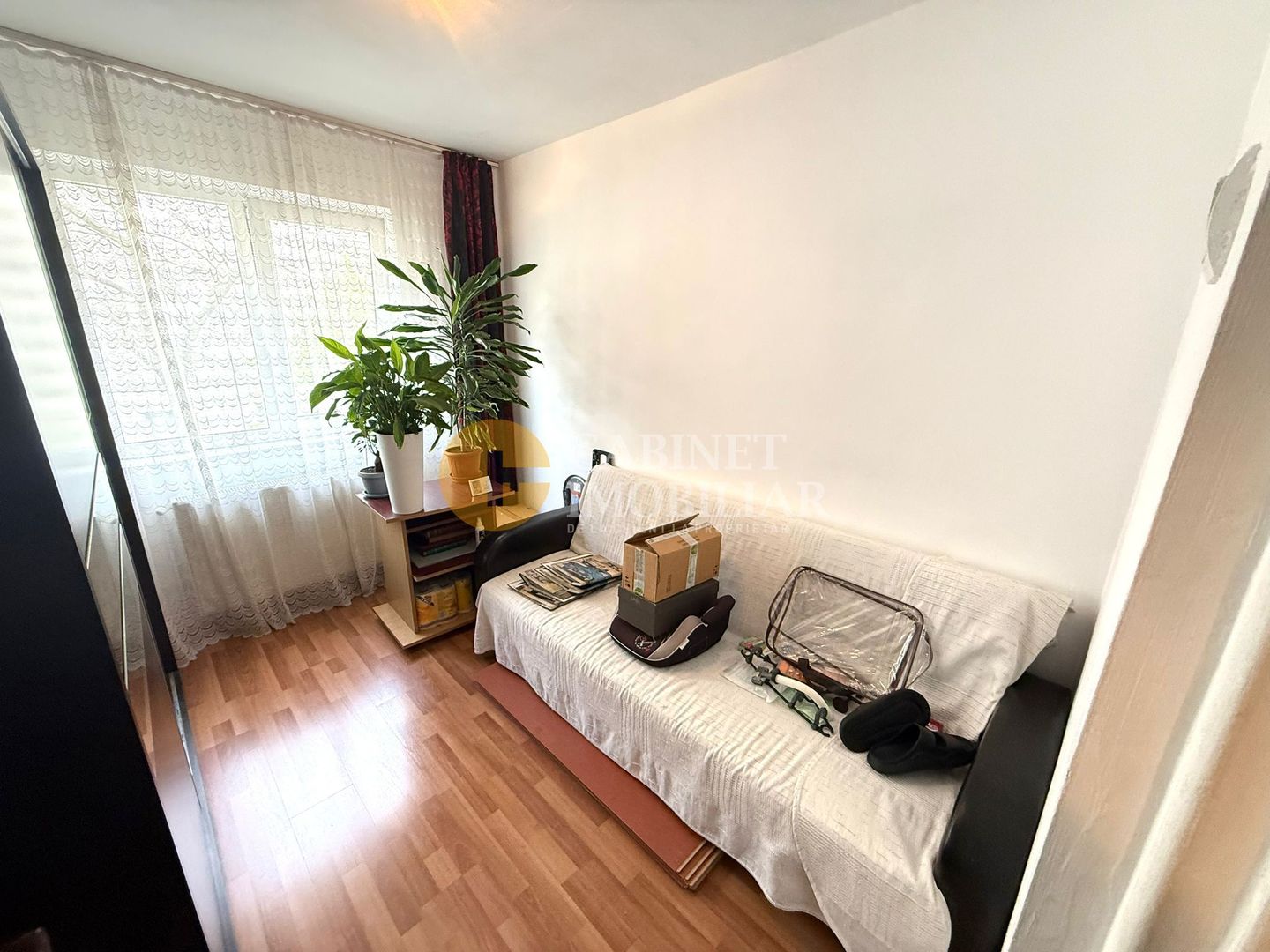 3 Camere Semidecomandat- Etaj 2 - Mobilat/Utilat - Zona Dacia/Bicaz - Poză 4