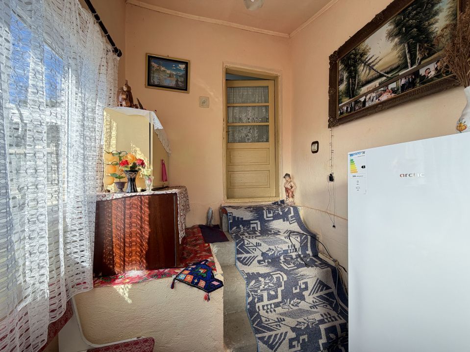 Casa Batraneasca la 8 km de Topoloveni - Poză 15