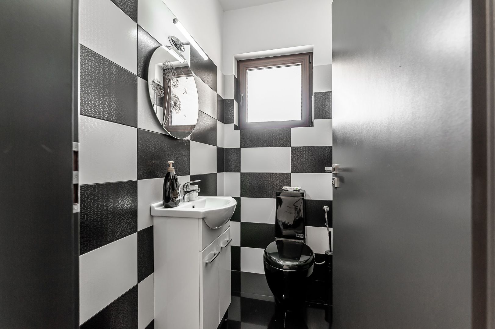 Vilă nouă independentă energetic și 1117 mp teren - Poză 13