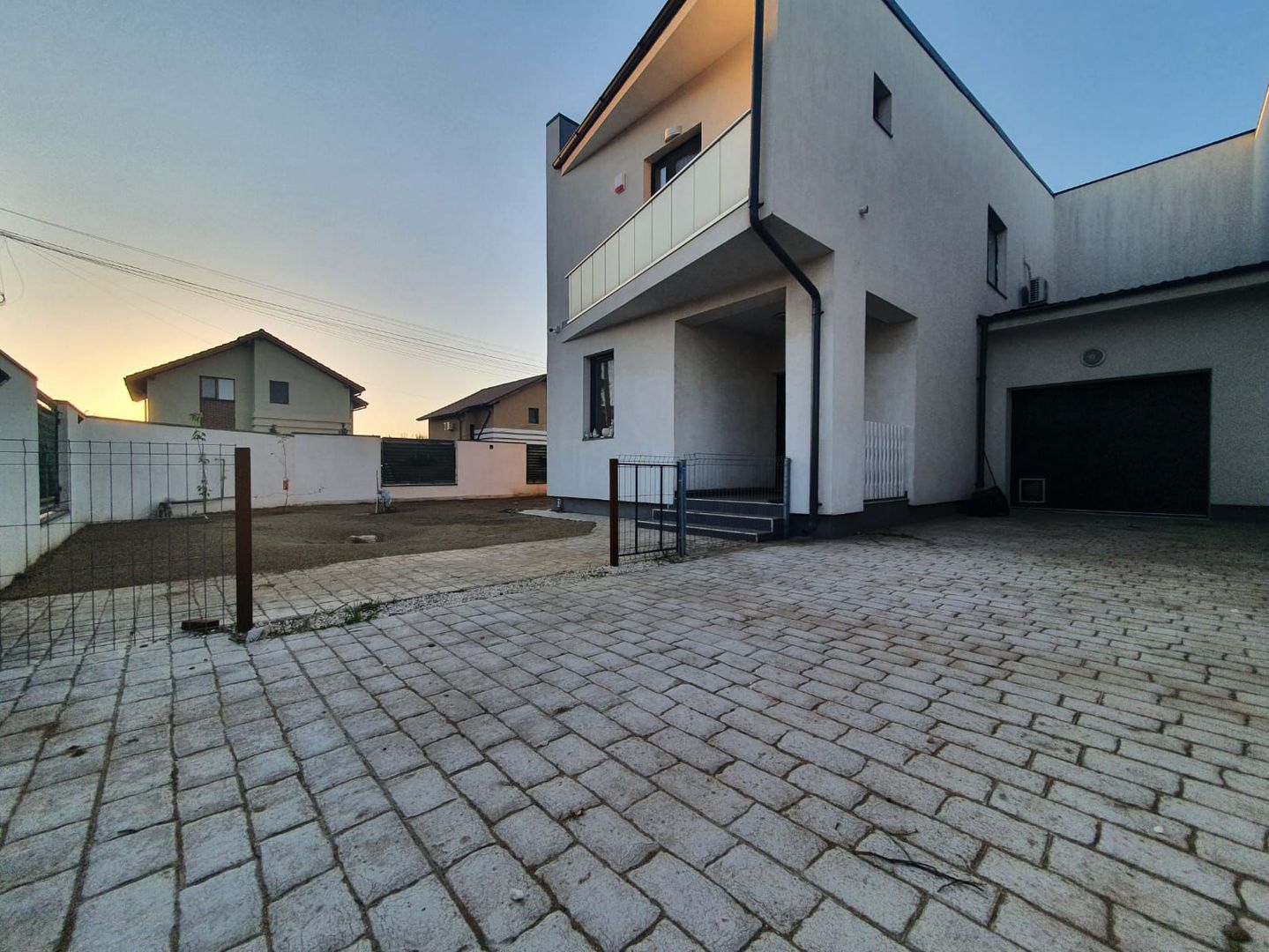 Casa cu 4 camere si garaj - Poză 11