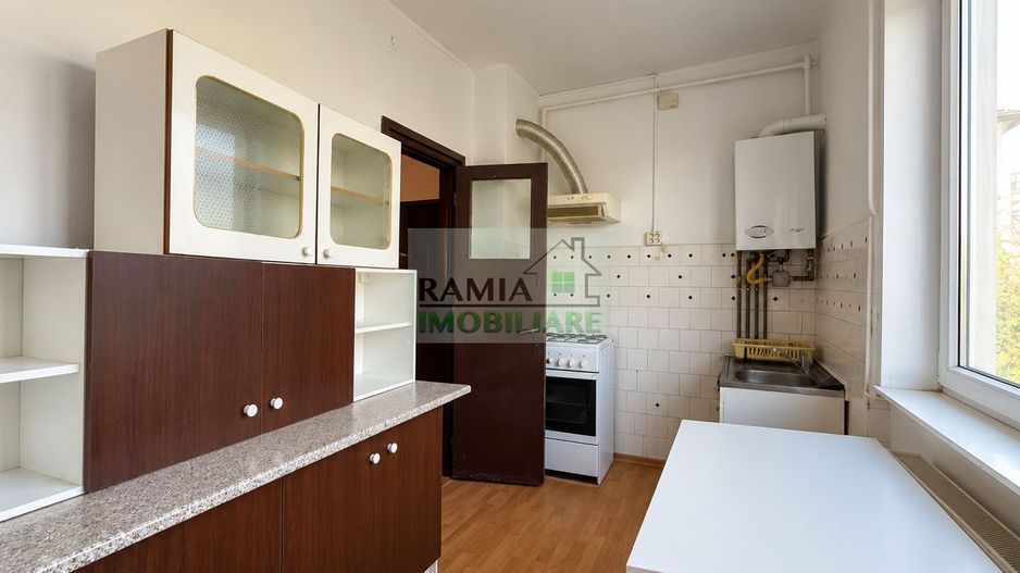 Apartament 2 camere decomandat, parcare, Tractorul - Poză 8