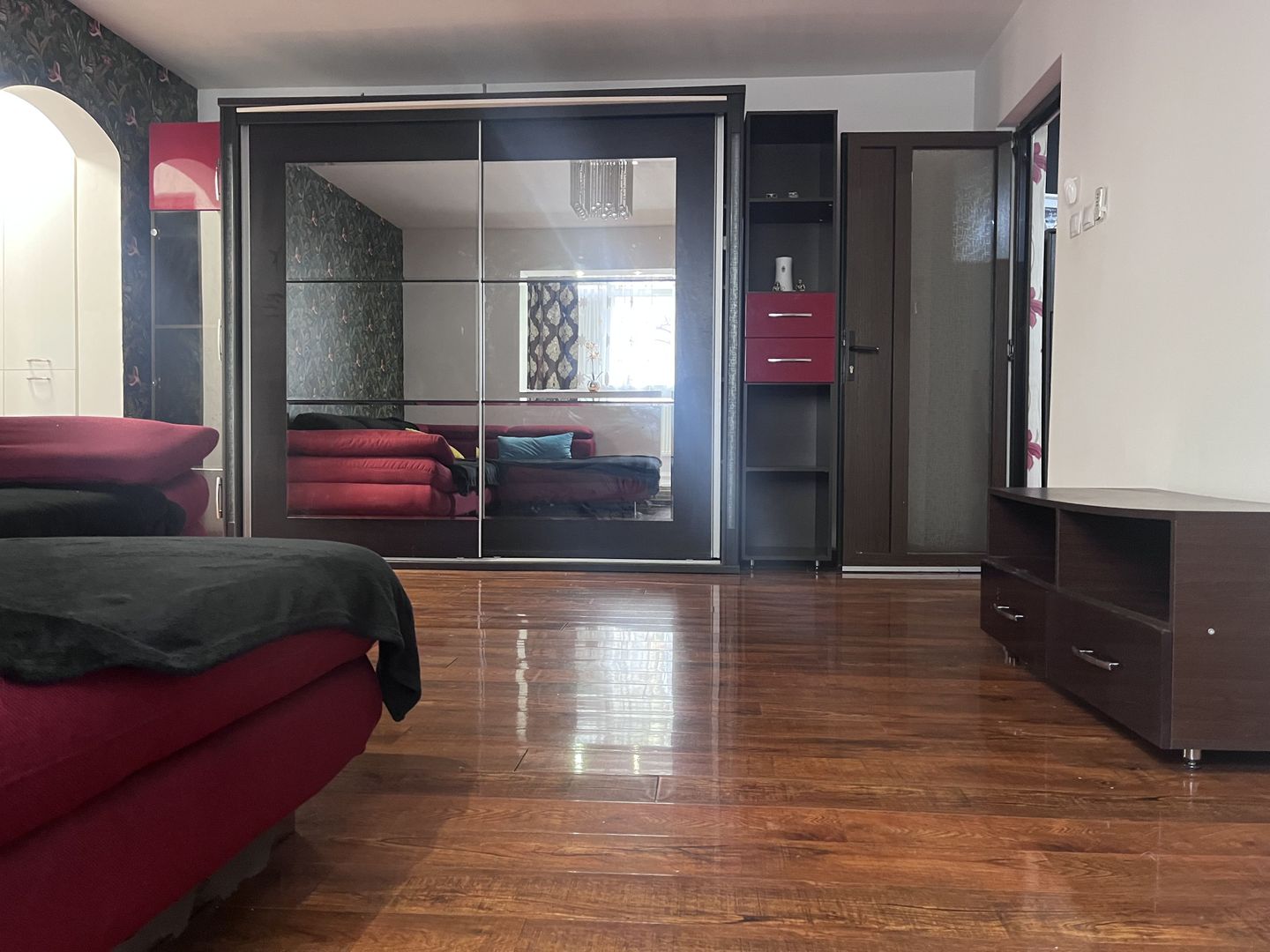 Aproape de Cantacuzino! Vânzare apartament cu 2 camere în Târgoviște! - Poză 1