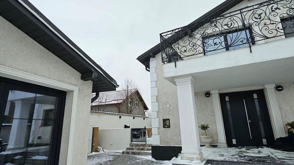 Casă / Vilă cu 5 camere de vânzare în Craiova - Poză 1
