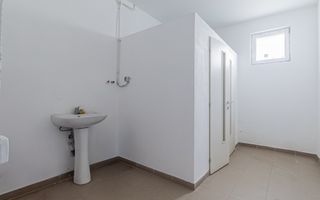 Hala industriala Codlea ,se poate impartii in doua - Poză 18